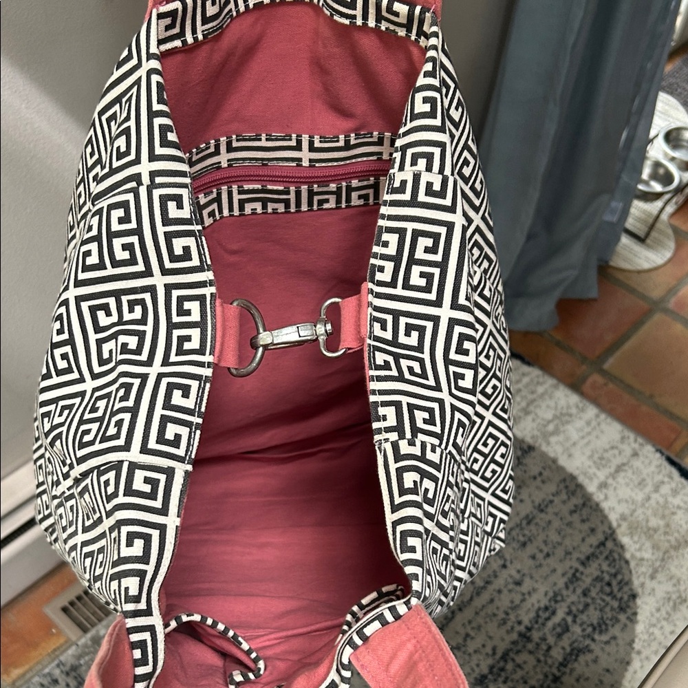 Chic Black and White Patterned Tote with Pink Handles (EUC) - Picture 7 of 14